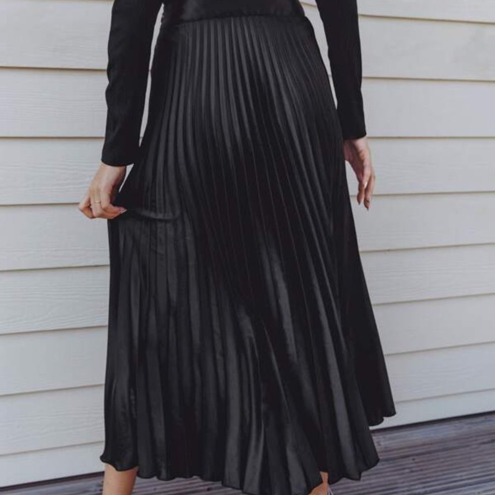 CLASSIC Girl Black Pleated Skirt - Picture 5 of 7